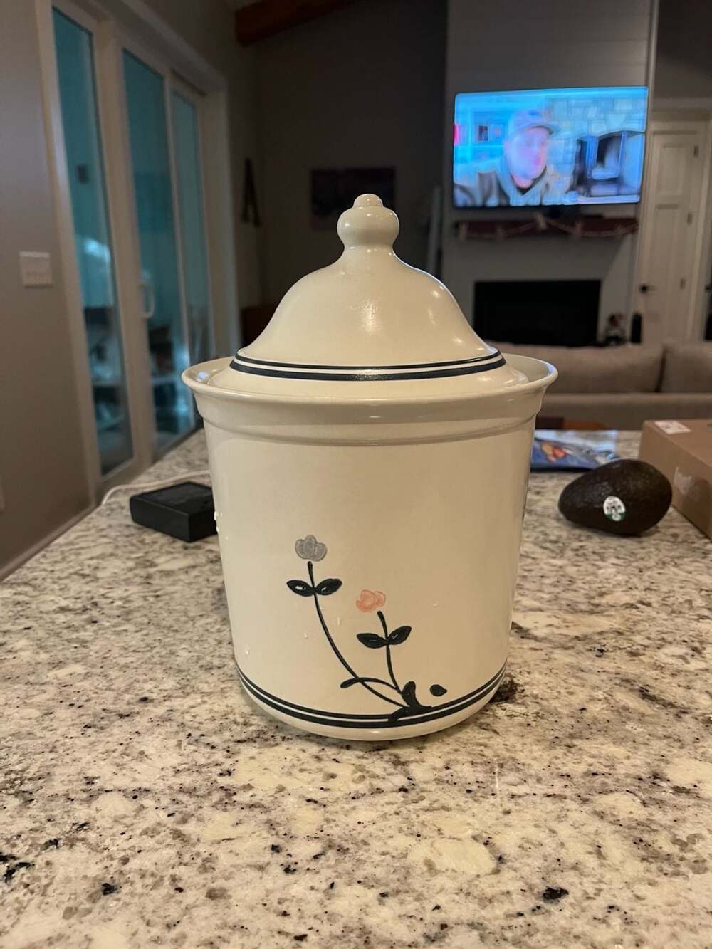 Pfaltzgraff Tea Rose 2.5 Quart Ceramic Kitchen Canister with Lid
